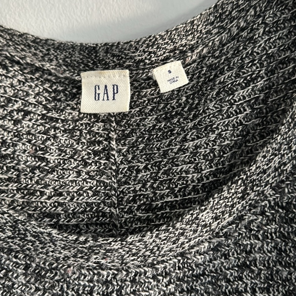 GAP Sweater - Picture 2 of 2